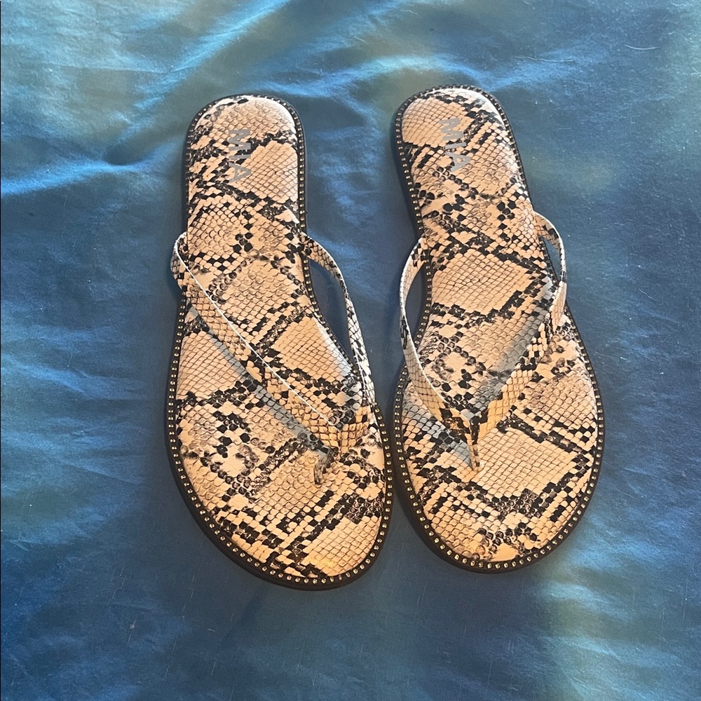 NWOT MIA Snakeskin Pattern Flip Flops